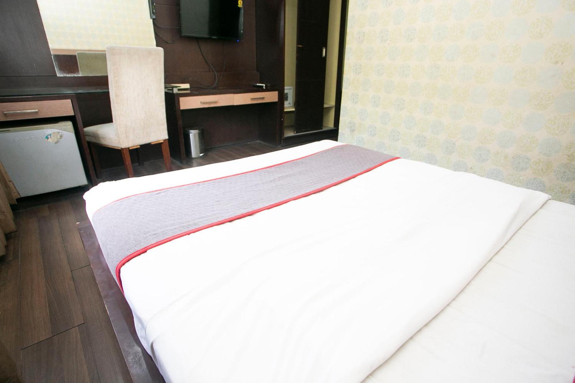 Collection O Hotel Pesona Cikarang Near Pollux Mall Екстер'єр фото