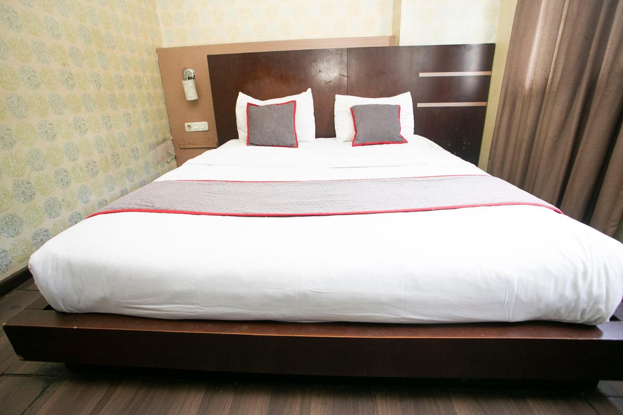 Collection O Hotel Pesona Cikarang Near Pollux Mall Екстер'єр фото