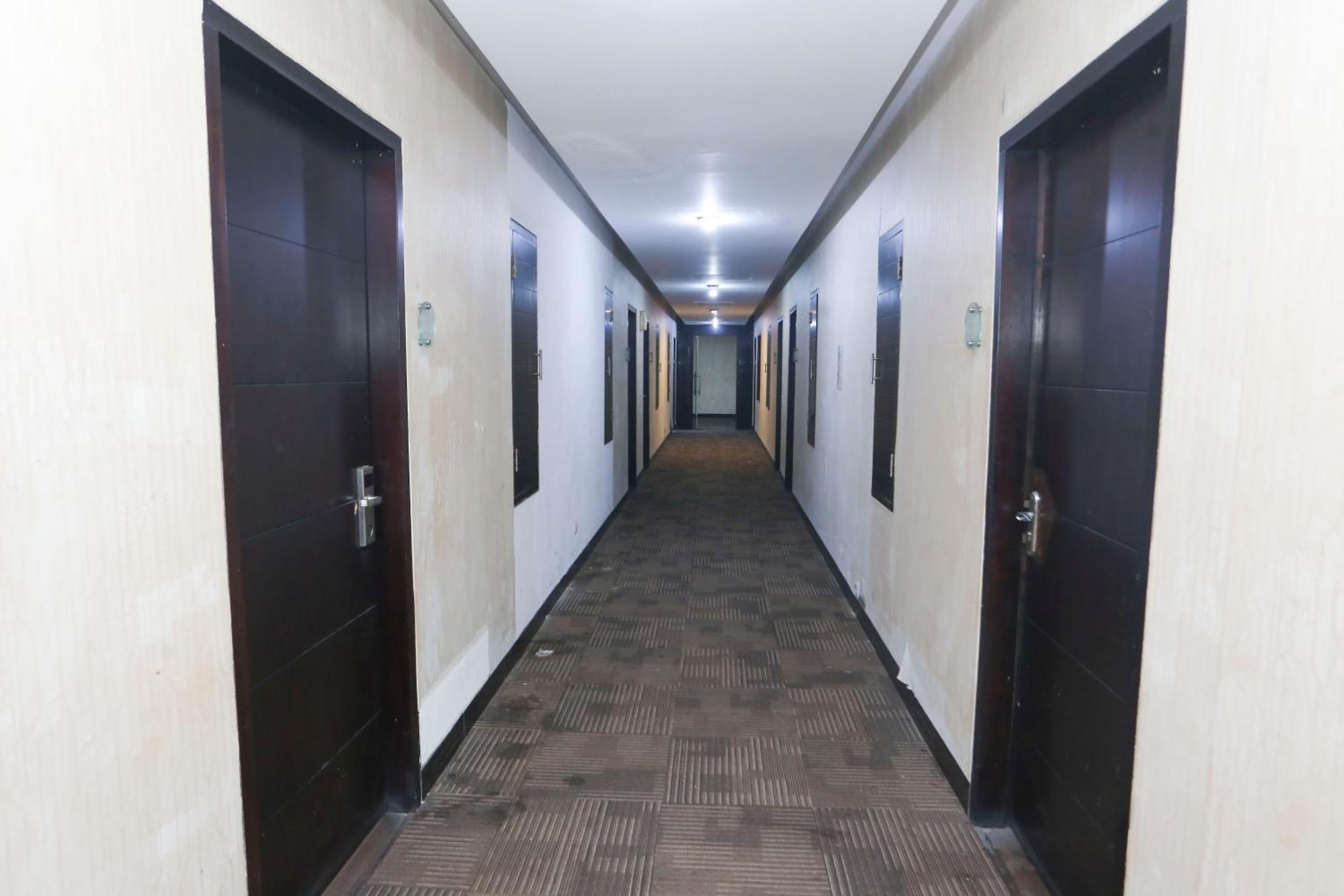 Collection O Hotel Pesona Cikarang Near Pollux Mall Екстер'єр фото